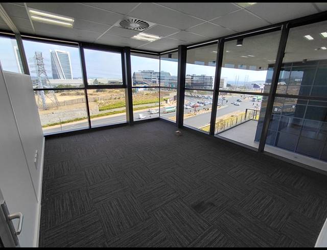 1,568M² OFFICE TO LET IN VORNA VALLEY